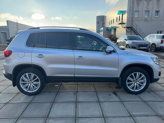 2013 Volkswagen Tiguan I Рестайлинг, серебристый, 2100000 рублей, вид 3