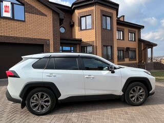 2024 Toyota RAV4 V (XA50), белый, 3600000 рублей, вид 4
