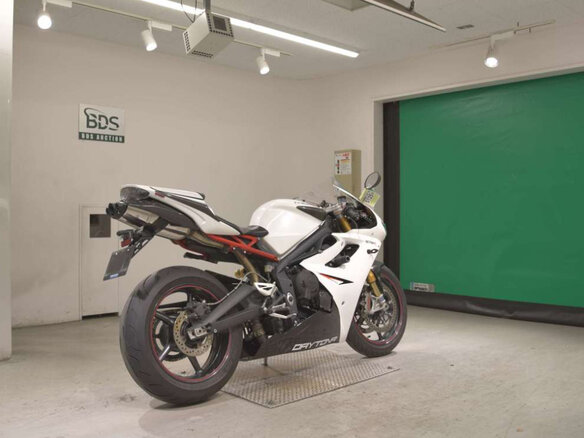 2013 Triumph Daytona 675, белый, 445000 рублей - вид 4