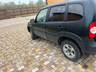 2020 Chevrolet Niva I Рестайлинг, чёрный, 735000 рублей, вид 3