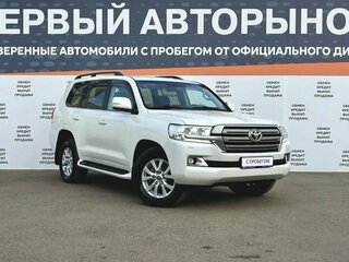 2016 Toyota Land Cruiser 200 Series Рестайлинг 2, белый, 4699000 рублей, вид 3