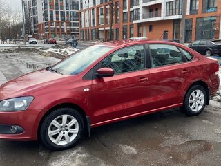 2013 Volkswagen Polo V, красный, 700000 рублей, вид 2