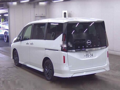 2026 Nissan Serena VI (C28) Рестайлинг, белый, 3312555 рублей, вид 4