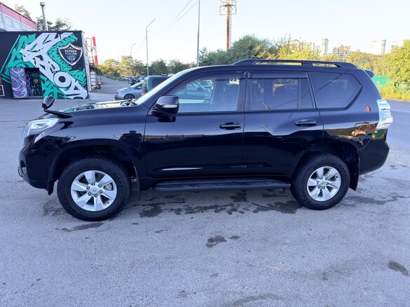 2014 Toyota Land Cruiser Prado 4-speed 150 Series Рестайлинг 1, чёрный, 3000000 рублей - вид 3