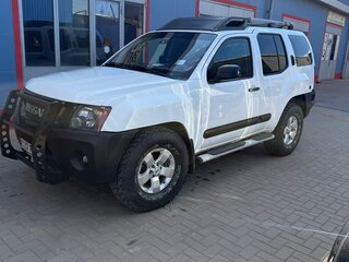 2011 Nissan Xterra II Рестайлинг, белый, 1400000 рублей, вид 2