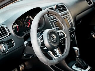 2019 Volkswagen Polo V Рестайлинг, серебристый, 1400000 рублей, вид 4