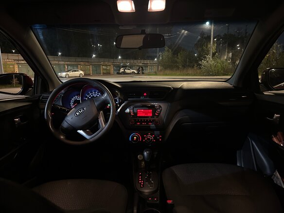 2012 Kia Rio 4-speed III, красный, 750000 рублей - вид 9