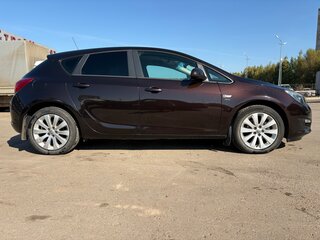 2013 Opel Astra J Рестайлинг, коричневый, 820000 рублей, вид 2