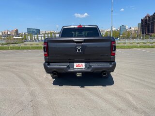 2020 Ram 1500 Crew Cab V, серый, 6500000 рублей, вид 4