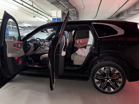 2026 Zeekr 8X 70 kWh, чёрный - вид 8