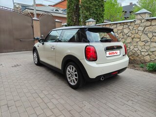 2020 Mini Hatch Cooper III (F55/F56) Рестайлинг, бежевый, 2350000 рублей, вид 2