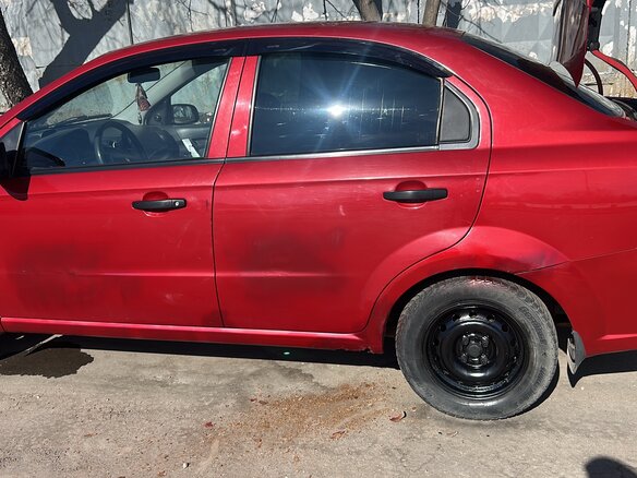 2011 Chevrolet Aveo I Рестайлинг, красный, 350000 рублей - вид 1