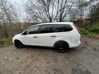 2011 Ford Focus II Рестайлинг, белый, 320000 рублей, вид 1