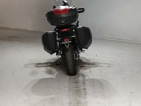 2022 Yamaha MT-09 Tracer (FJ-09), серебристый, 1399000 рублей, вид 4