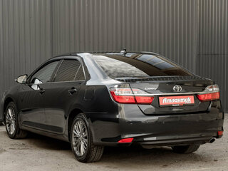 2017 Toyota Camry VII (XV50) Рестайлинг, серый, 2385000 рублей, вид 4