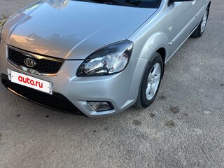 2010 Kia Rio II Рестайлинг, серебристый, 549000 рублей, вид 1