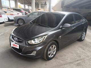 2013 Hyundai Solaris I, серый, 499146 рублей, вид 3