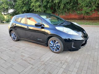 2017 Nissan Leaf 30kWh I (ZE0/AZE0), чёрный, 990000 рублей, вид 5