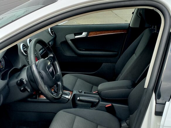 2011 Audi A3 II (8P) Рестайлинг 2, белый - вид 10