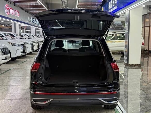 2023 Volkswagen Tiguan L II Рестайлинг (China Market), чёрный, 2400000 рублей - вид 10