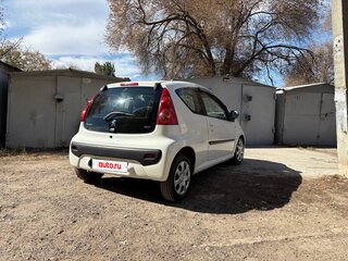 2011 Peugeot 107 I Рестайлинг, белый, 455000 рублей, вид 4