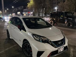 2017 Nissan Note Nismo e-Power II Рестайлинг, белый, 1535000 рублей, вид 1