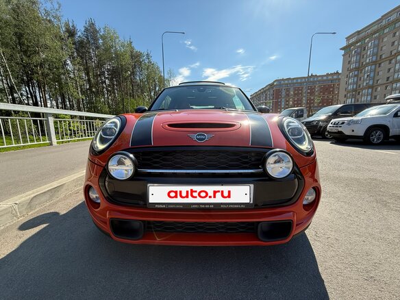 2019 Mini Hatch Cooper S III (F55/F56) Рестайлинг, оранжевый, 3050000 рублей - вид 3