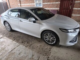 2018 Toyota Camry VIII (XV70), белый, 3000000 рублей, вид 2