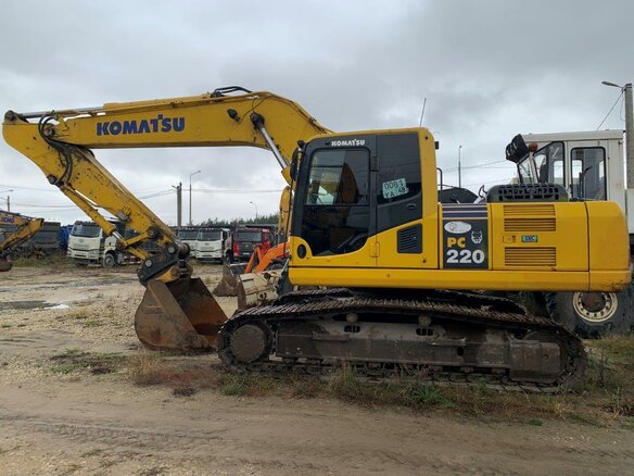 2019 Komatsu PC220-8, жёлтый - вид 4