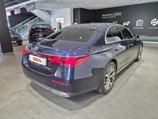 2025 Mercedes-Benz E-Класс 220 d VI (W214, S214), синий, 7300000 рублей, вид 4