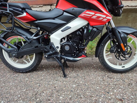 2021 Bajaj Pulsar NS 200, красный, 170000 рублей - вид 4