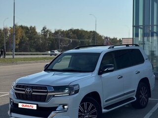 2014 Toyota Land Cruiser 200 Series Рестайлинг 1, белый, 4000000 рублей, вид 2