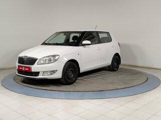 2013 Skoda Fabia II Рестайлинг, белый, 579900 рублей, вид 4