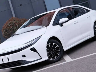 2026 Toyota Corolla XII (E210) Рестайлинг 2, белый, 1800000 рублей, вид 3