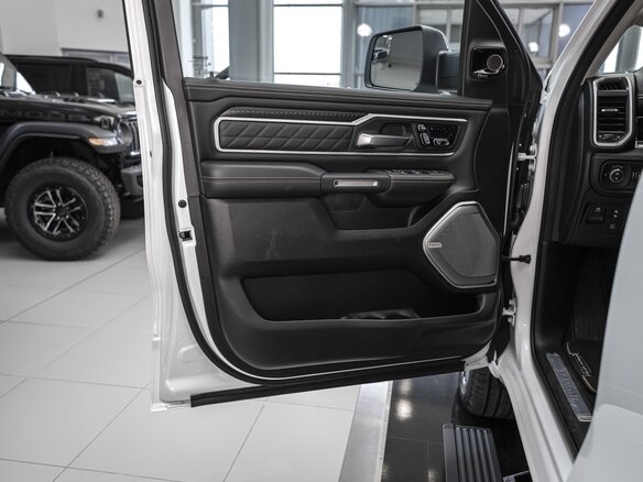 2026 Ram 1500 Crew Cab V Рестайлинг, белый, 10814927 рублей - вид 12