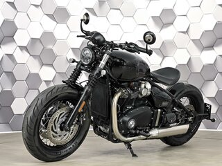 2024 Triumph Bonneville Bobber, чёрный, 1500000 рублей, вид 2