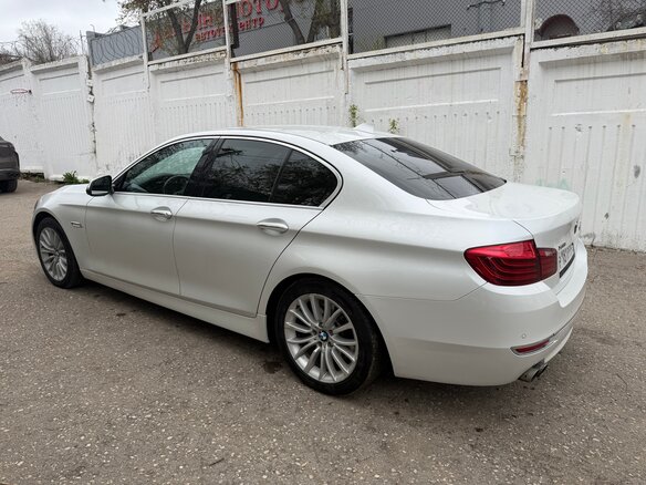 2016 BMW 5 серии 528i xDrive VI (F10/F11/F07) Рестайлинг, белый, 2200000 рублей - вид 6