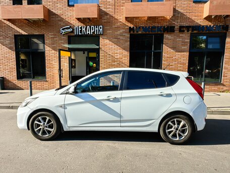 2011 Hyundai Solaris I, белый, 515000 рублей, вид 1