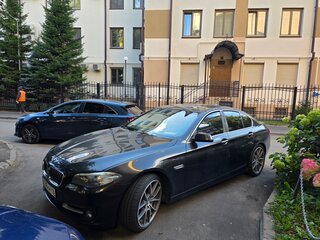 2013 BMW 5 серии 520i VI (F10/F11/F07) Рестайлинг, чёрный, 1812000 рублей, вид 2