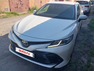2018 Toyota Camry VIII (XV70), белый, 3165000 рублей, вид 2