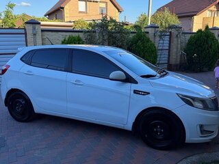 2013 Kia Rio III, белый, 720000 рублей, вид 3