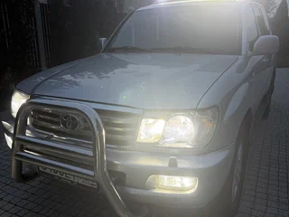 2007 Toyota Land Cruiser 100 Series Рестайлинг 2, серебристый, 4100000 рублей, вид 1
