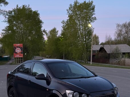 2013 Chevrolet Aveo II, чёрный, 400000 рублей, вид 2