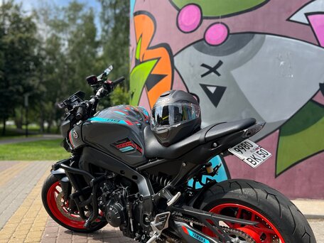 2021 Yamaha MT-09 (FZ-09), серый, 1050000 рублей, вид 3