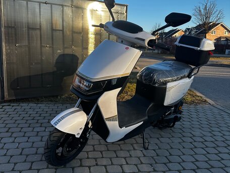 2025 E-Moto YH50QT, белый, 79999 рублей, вид 2