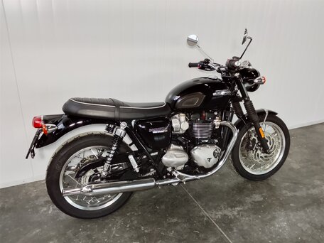 2022 Triumph Bonneville T120, чёрный, 1019000 рублей, вид 3