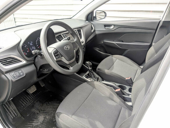 2022 Hyundai Solaris II Рестайлинг, белый, 1565000 рублей - вид 15