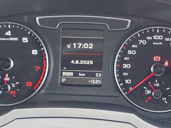 2015 Audi Q3 I (8U) Рестайлинг, красный, 2100000 рублей - вид 5