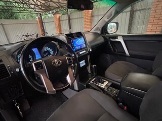 2013 Toyota Land Cruiser Prado 150 Series, чёрный, 2900000 рублей, вид 3