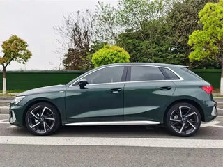 2023 Audi A3 Sportback 35 TFSI IV (8Y), зелёный, 1920911 рублей, вид 5